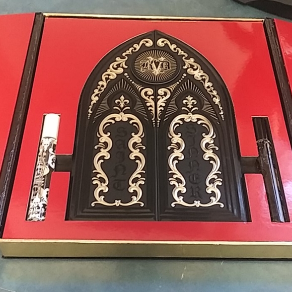 VINTAGE RARE KAT VON D SAINT + SINNER MAKEUP VAULT - Picture 2 of 11